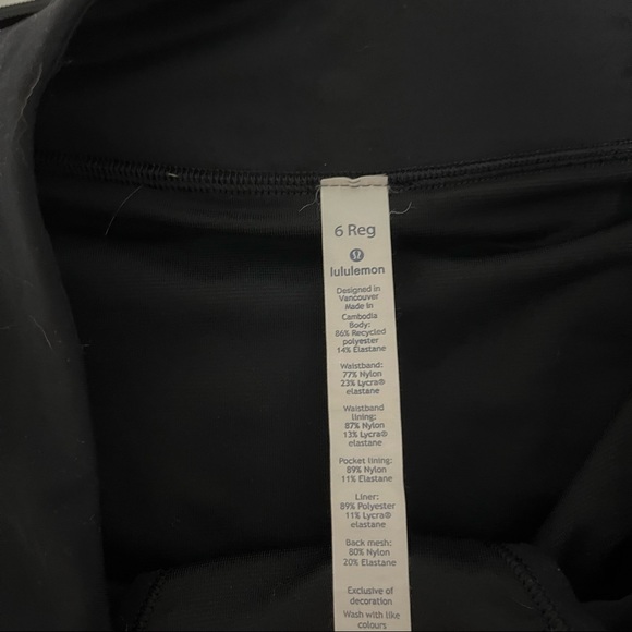 Black 6 Reg Lululemon Speed up Shorts - Picture 4 of 6